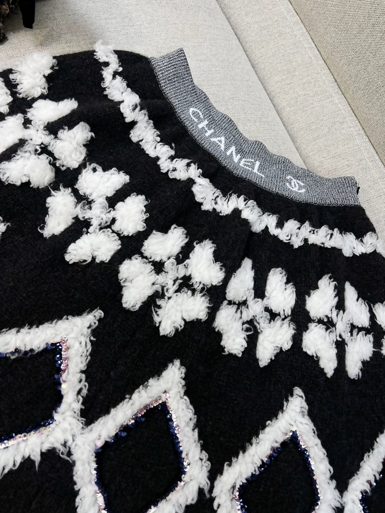 Chanel 2019 Snow Collection black and white knit skirt
