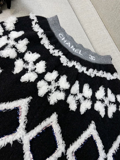 Chanel 2019 Snow Collection black and white knit skirt
