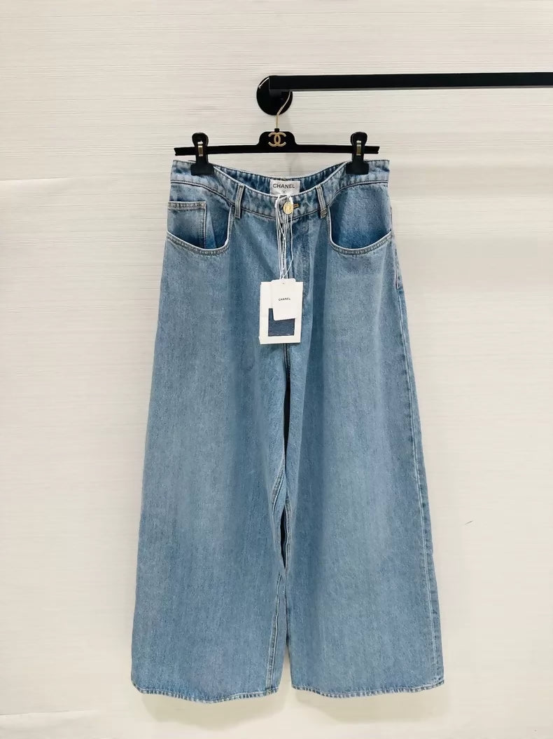 Chanel 26a popular blue wide-leg jeans, F40