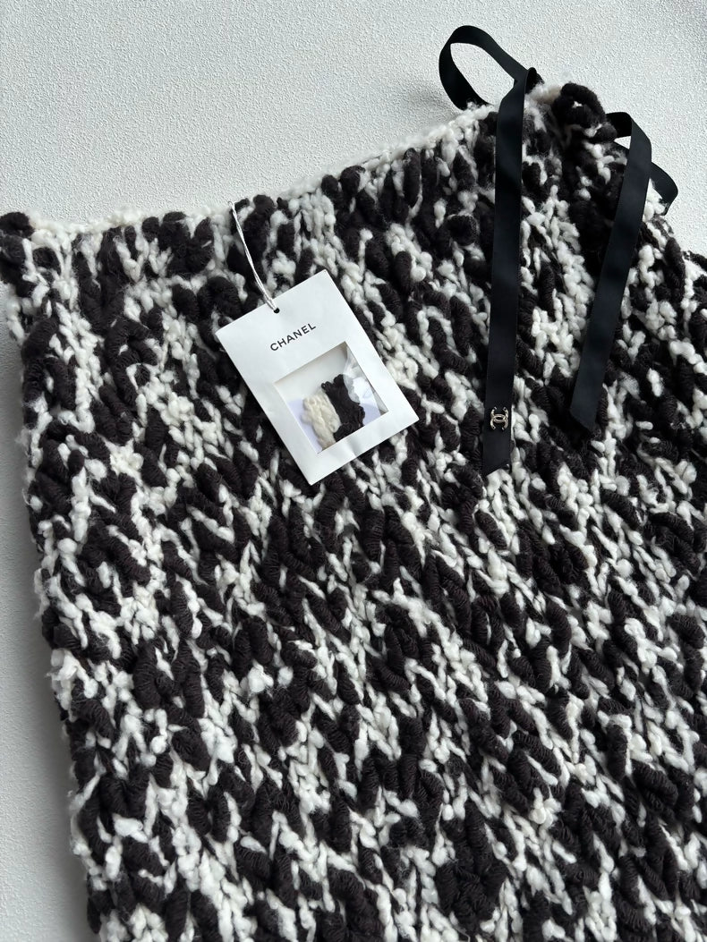 Chanel 24K brown and white knitted skirt