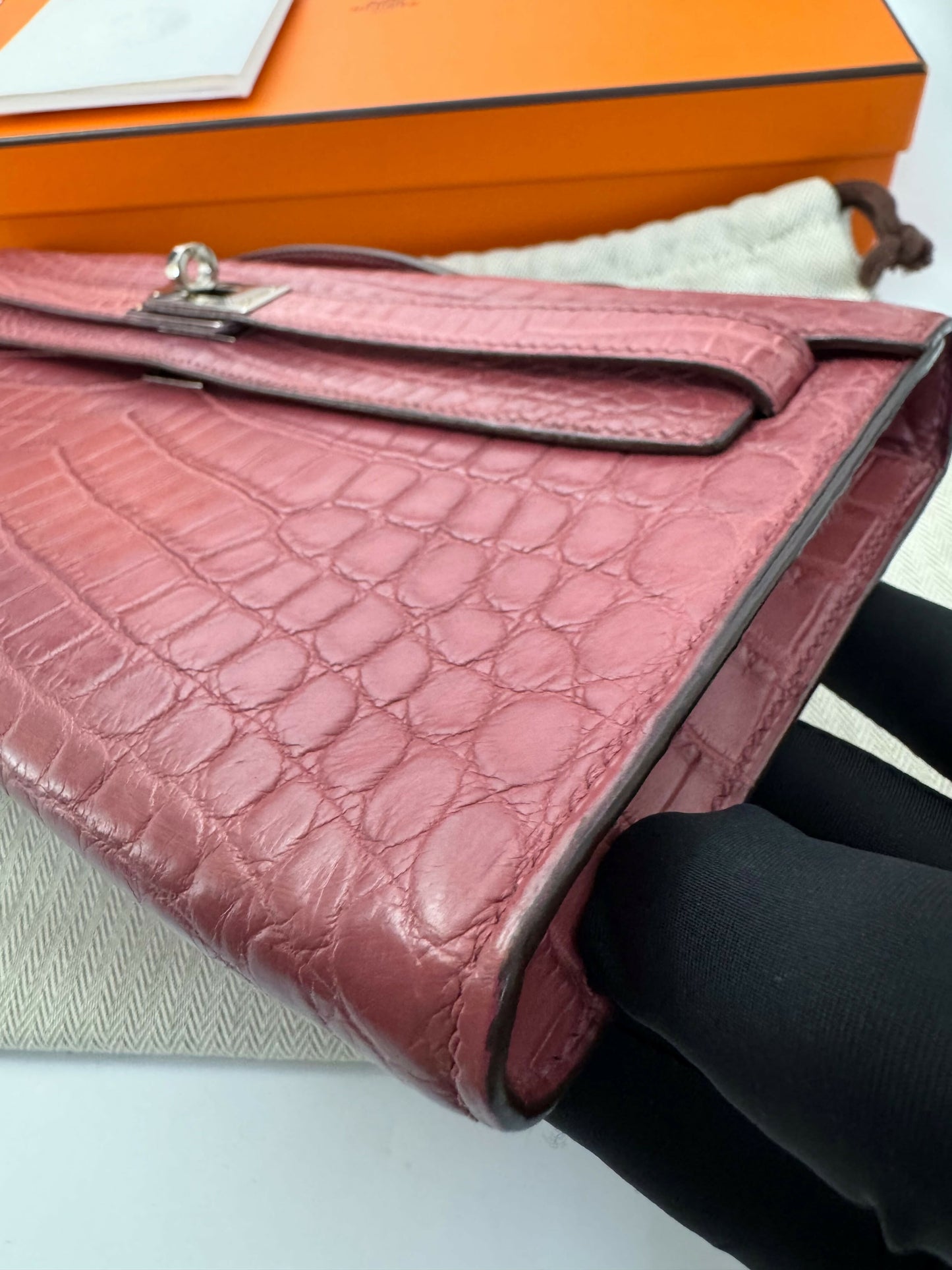 Hermès Kelly Cut Bois de Rose Matte Niloticus Crocodile leather palladium hadware