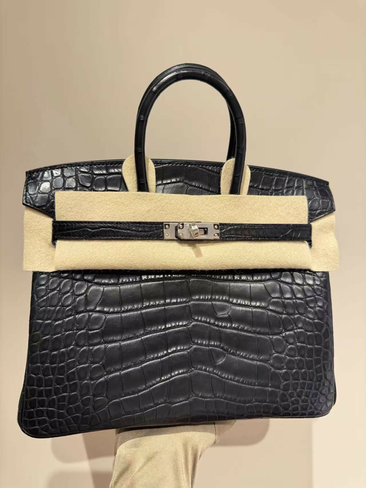 Hermès Birkin 25 Noir / Black Matte Crocodile with Palladium Hardware