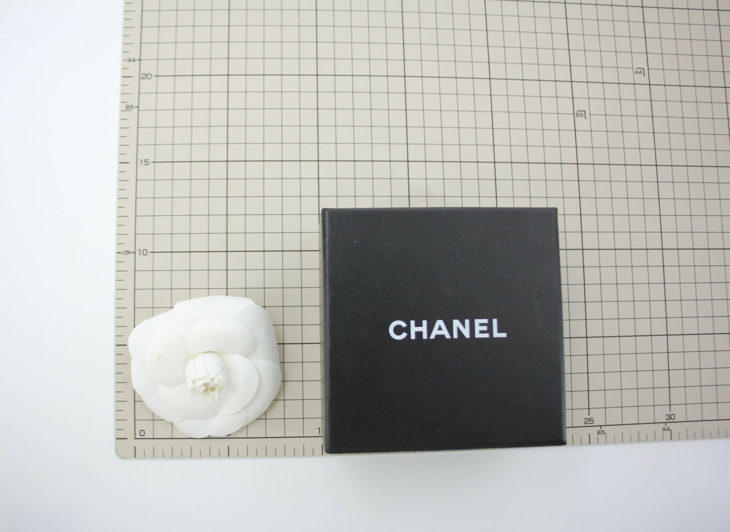 Chanel Vintage 81-85 White Silk Camellia Brooch