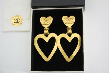 Chanel Vintage 95P Gold-Plated Matte Gold Heart-Shaped Pendant Clip-on Earrings
