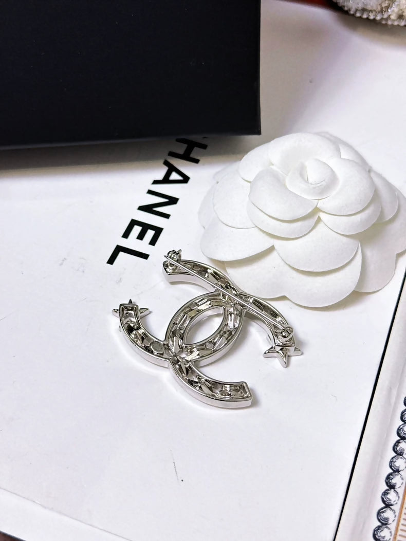 Chanel 2020 Spring/Summer double C silver diamond brooch