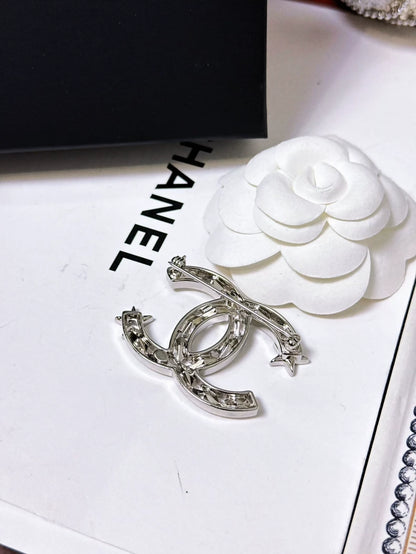 Chanel 2020 Spring/Summer double C silver diamond brooch