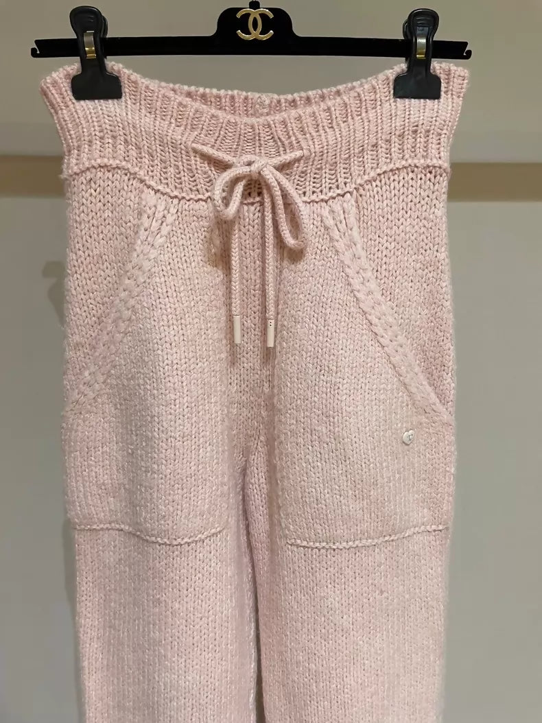 Chanel 21B baby pink cashmere sweatpants
