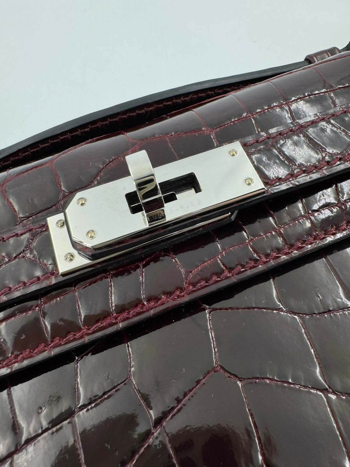 Hermès Kelly Cut Bag in Bordeaux Shiny Porosus Crocodile Leather with PHW