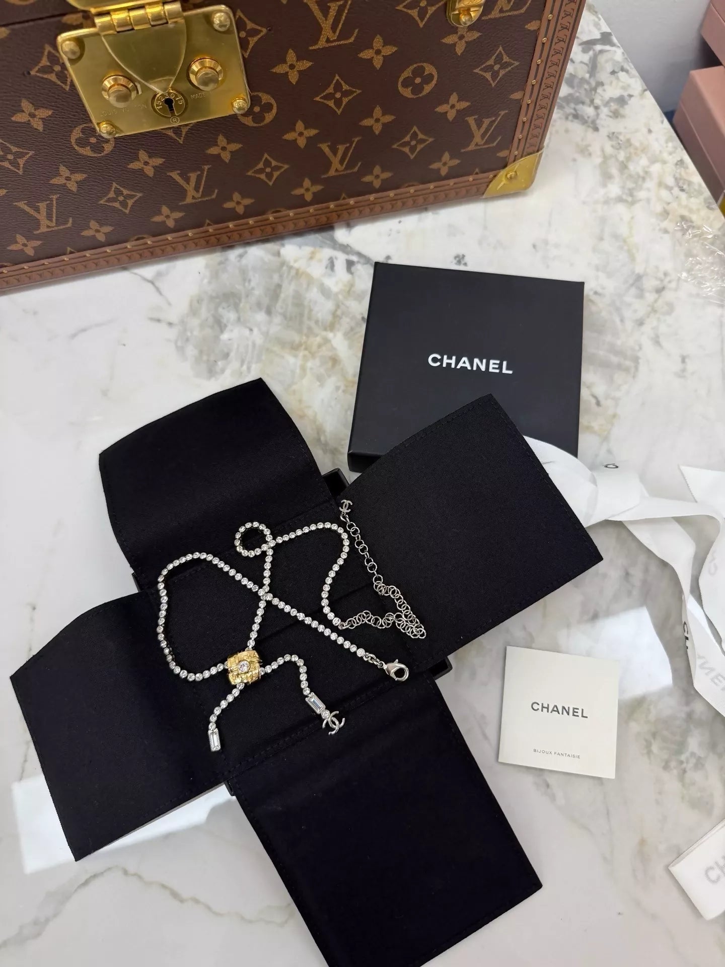 Chanel 25A Pearl Rhinestone Gold Necklace