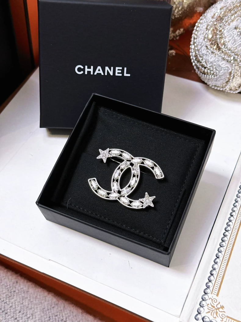 Chanel 2020 Spring/Summer double C silver diamond brooch