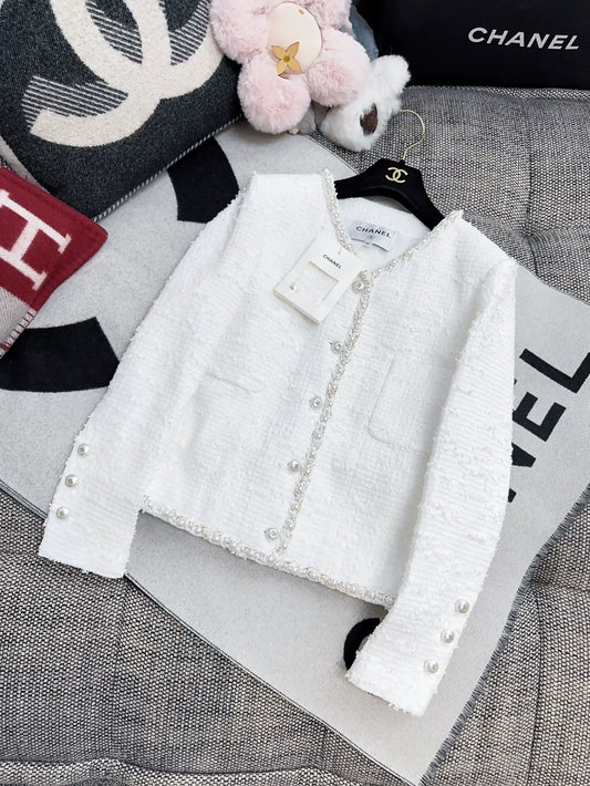 Chanel 25p White tweed jacket
