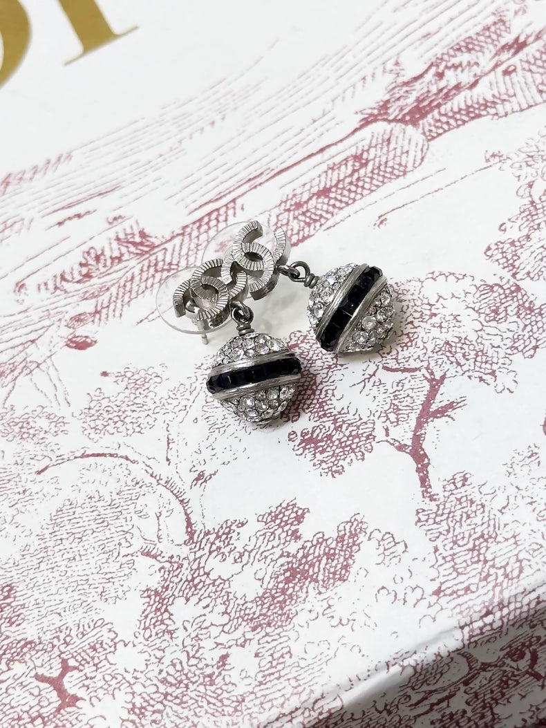 Chanel 17b Fall Winter Double C Earrings