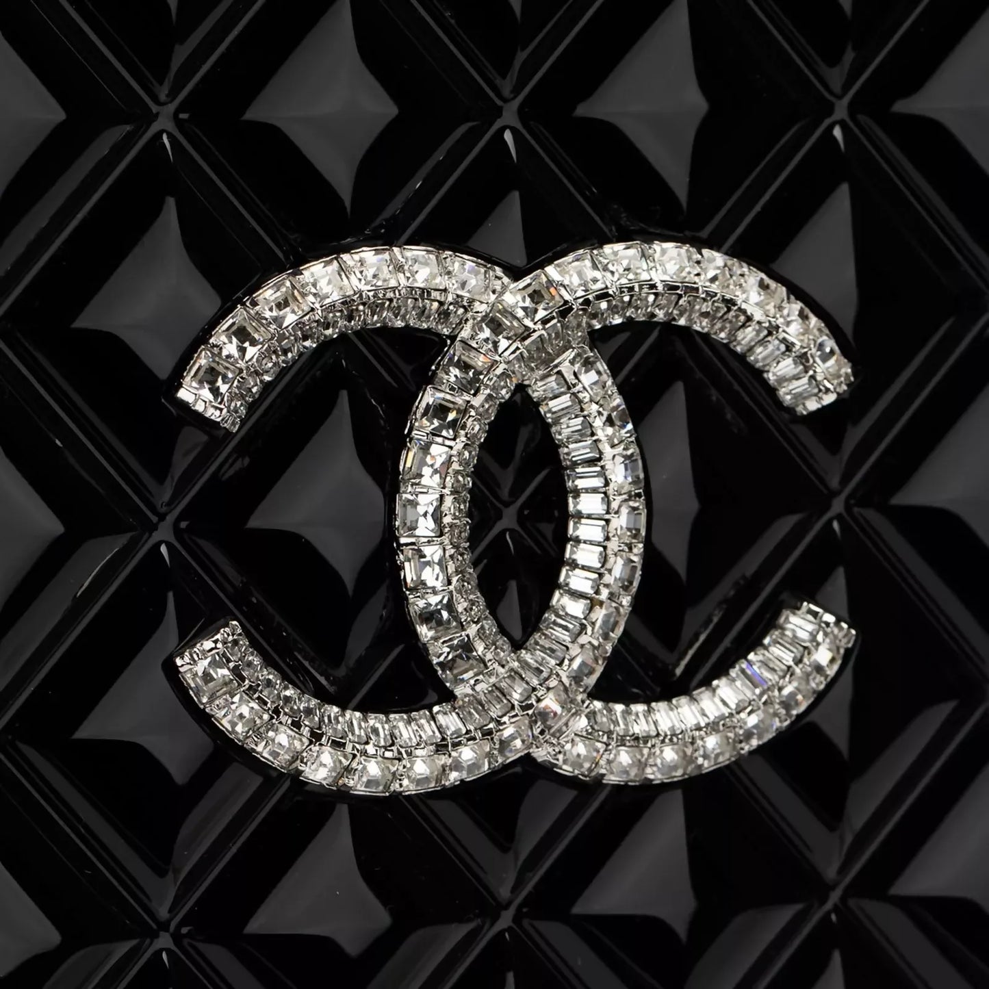 Chanel Limited Edition Traffic Light Minaudière- Cruise 2020 Collection