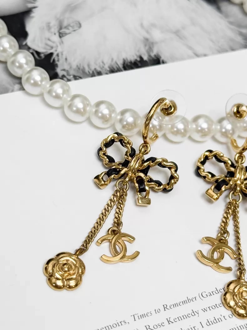 Chanel Métiers d'Art black and gold leather chain with bow earrings