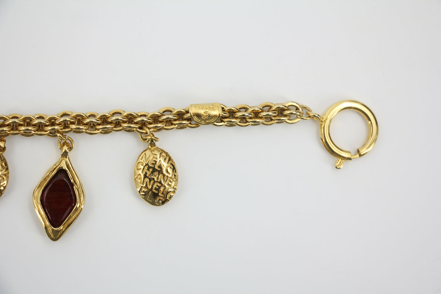Chanel Vintage 71-80 Gripoix Red and Green Oval Gold-Plated Necklace