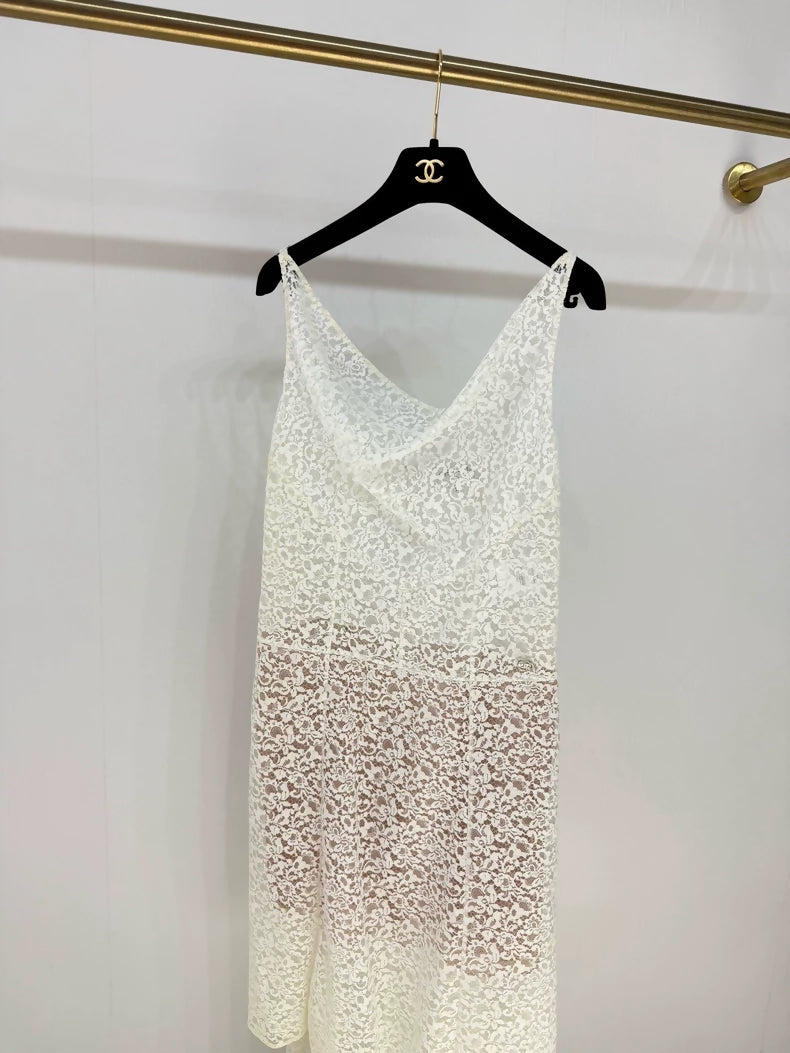 Chanel 23A dress in white lace "Clair de lune"