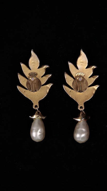 Chanel 1986 Leaf Pearl Pendant Ear Clip