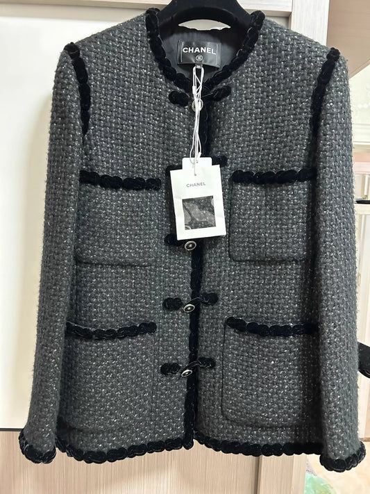 Chanel 25A black grey knot tweed jacket