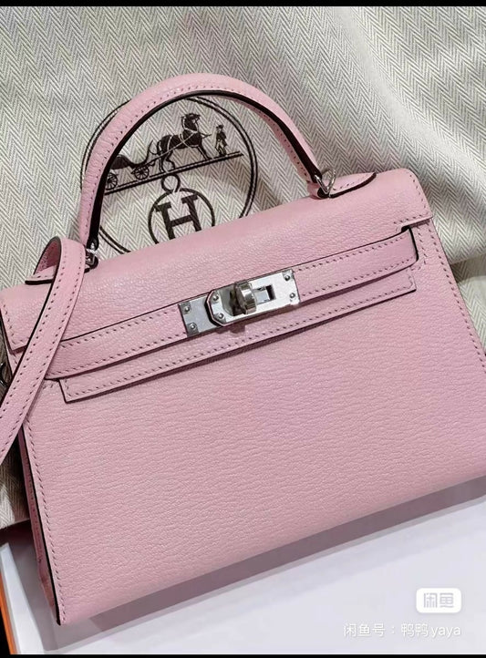 Hermès Mini Kelly 20 Rose Sakura Chevre Mysore / Goatskin Leather with Nata Interior Bicolor & Palladium Hardware