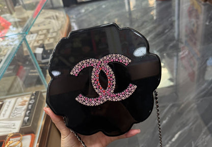Chanel 2018 Camellia Strass and Resin Evening clutch bag in pink