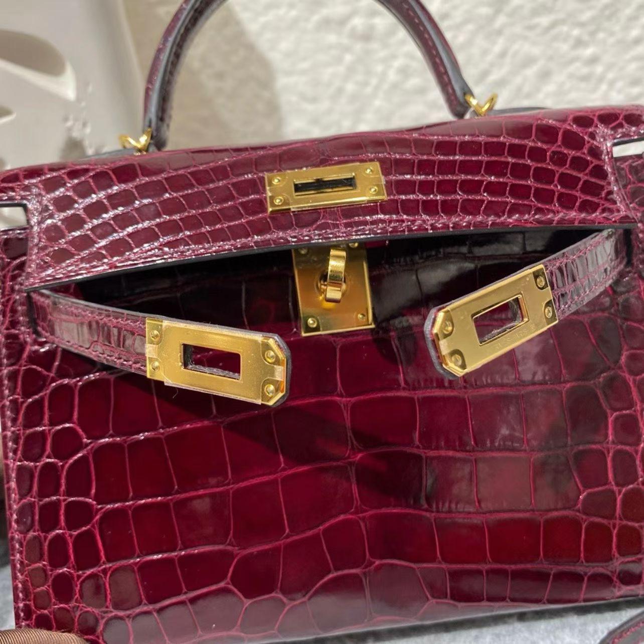 HERMÈS MINI KELLY 20 BORDEAUX SHINY ALLIGATOR GOLD HARDWARE