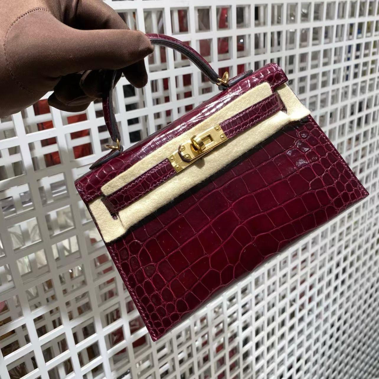 HERMÈS MINI KELLY 20 BORDEAUX SHINY ALLIGATOR GOLD HARDWARE