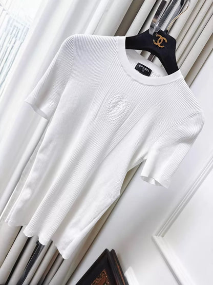 Chanel 25b White Embroidered Heart Logo Knit t-shirt