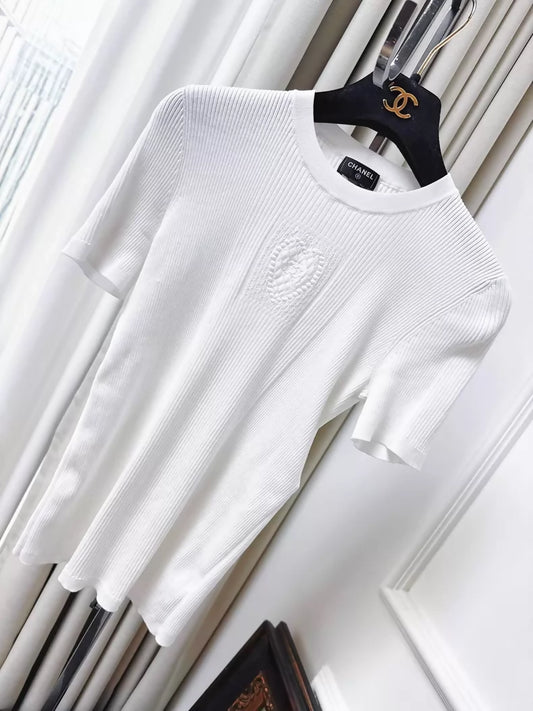 Chanel 25b White Embroidered Heart Logo Knit t-shirt