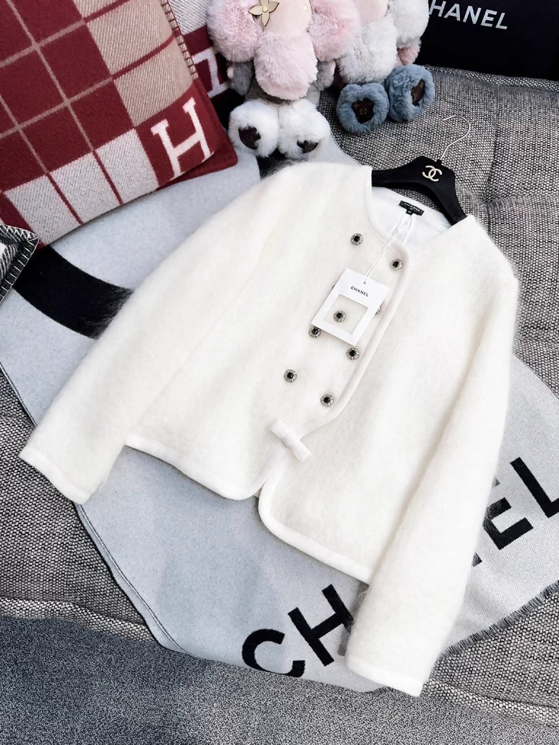 Chanel 25N White ecru jacket with plush bow tie