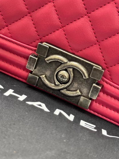 Chanel classic Le Boy chain crossbody bag in fuchsia pink,