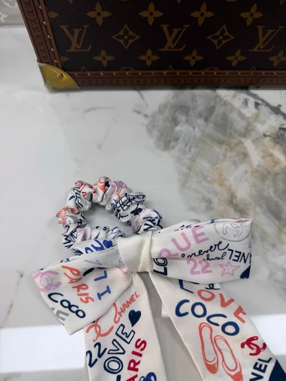 Chanel 25P white bow hair tie with black trim