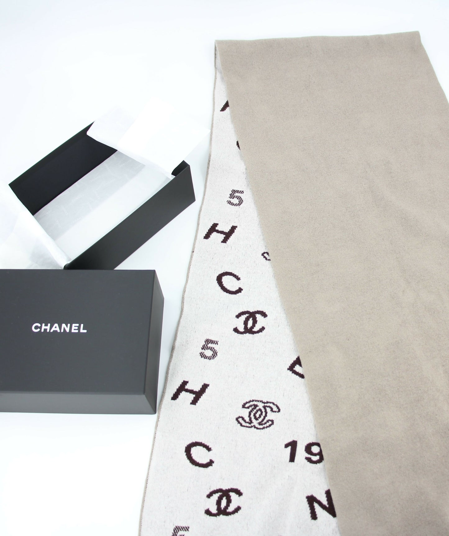 Chanel 23A Cotton Knitted Beige No.5 CC logo Scarf