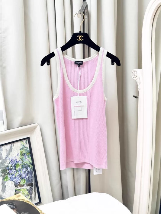 Chanel 25M Pink and White knit top
