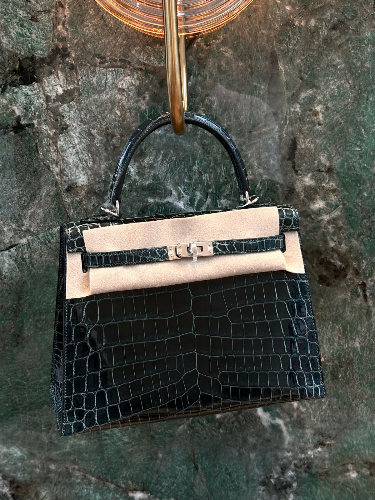 Hermès Kelly 25 Vert Cypress Shiny Niloticus Crocodile with Palladium Hardware