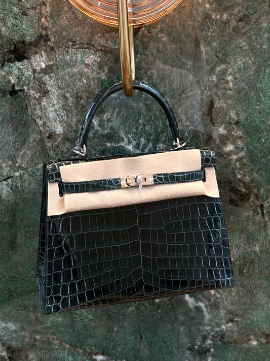 Hermès Kelly 25 Vert Cypress Shiny Niloticus Crocodile with Palladium Hardware
