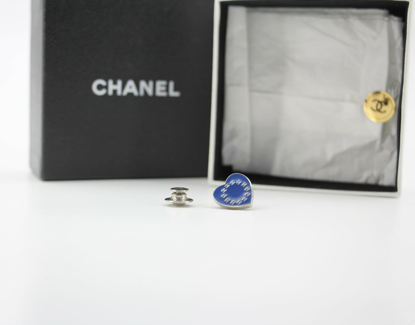 Chanel Vintage 03A Metal American Style Heart Brooch