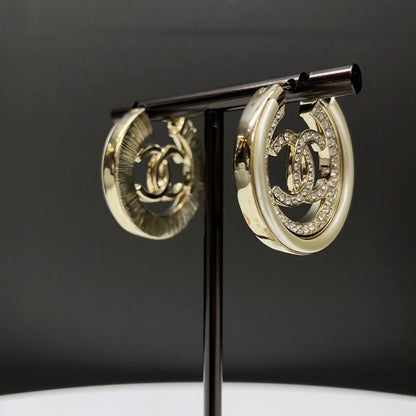 Chanel 21B round rhinestone double C earrings
