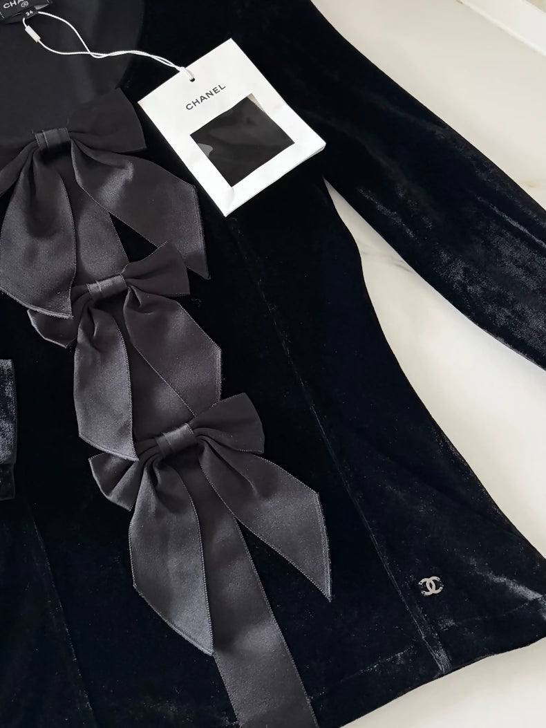 Chanel 25K Black Bow Velvet top