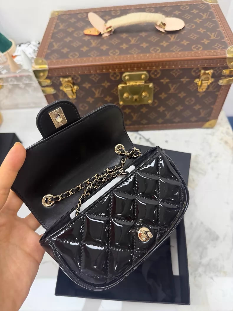 Chanel 25P black patent leather chain bag