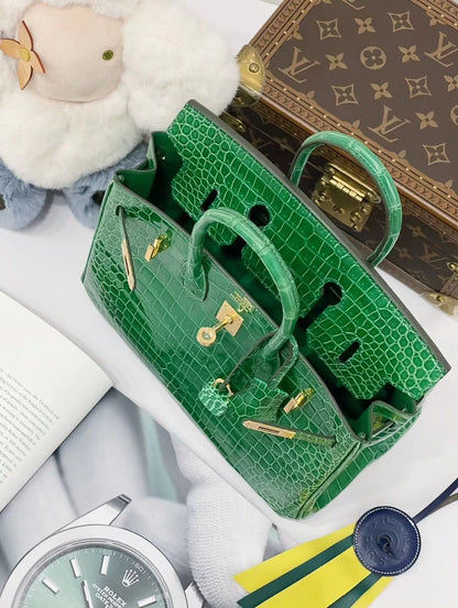 Hermès Birkin 25 Cactus Green 1L shiny crocodile leather gold hardware