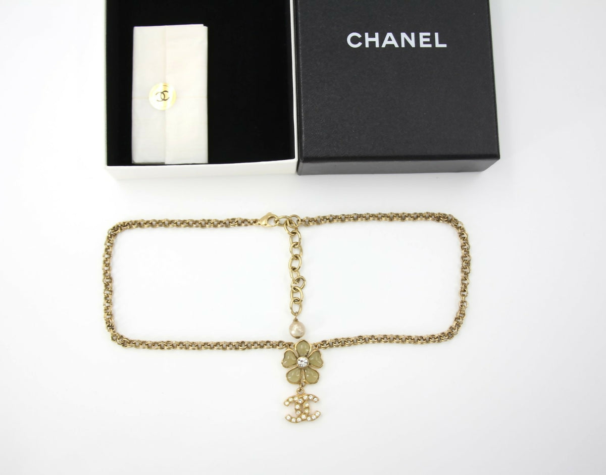 Chanel Vintage 06P Gripoix Green Flower Pendant Gold-Tone Necklace