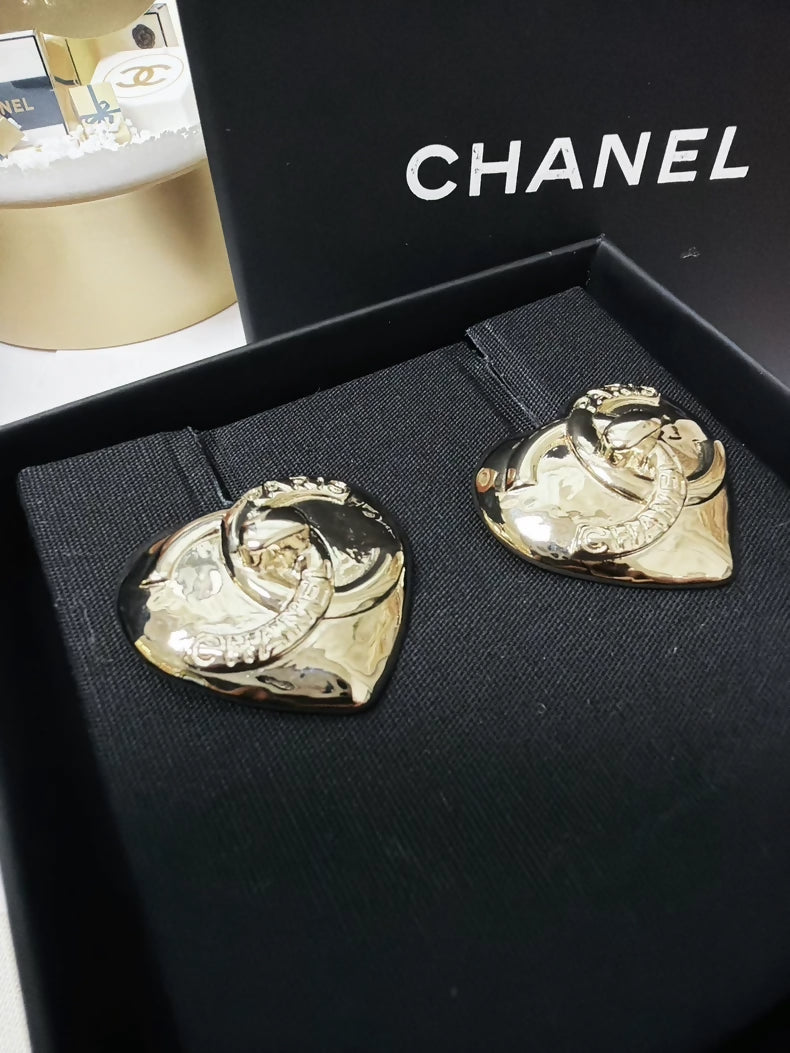 Chanel 22 light gold heart-shaped backpack clasp metal earrings