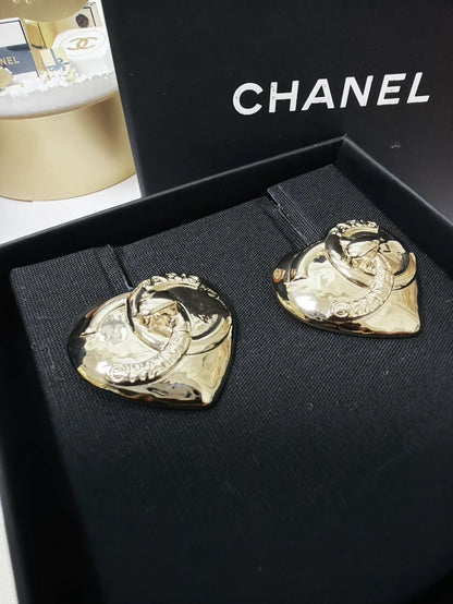 Chanel 22 light gold heart-shaped backpack clasp metal earrings