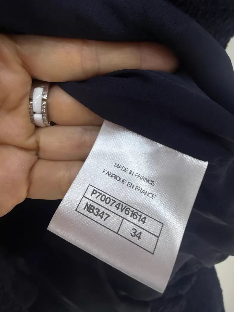 Chanel 21P tweed cardigan with two pockets