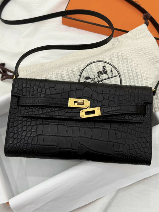 Hermès Kelly To Go Noir / Black Matte Alligator with Gold Hardware