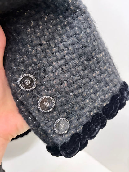 Chanel 25A black Tweed Jacket