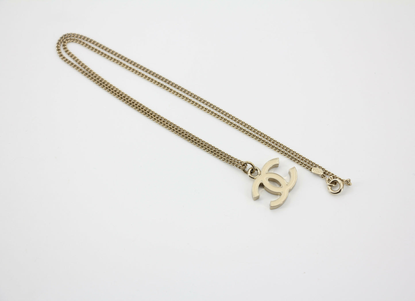 Chanel Vintage 04V Enamel Classic White CC Light Gold Necklace