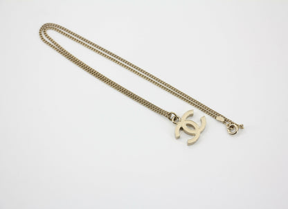 Chanel Vintage 04V Enamel Classic White CC Light Gold Necklace