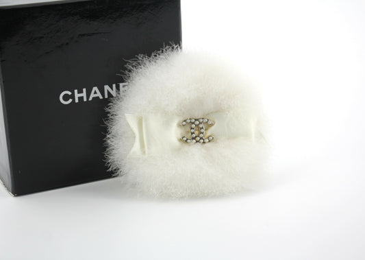 Chanel Vintage 04A Rabbit Fur White Round Bow Brooch