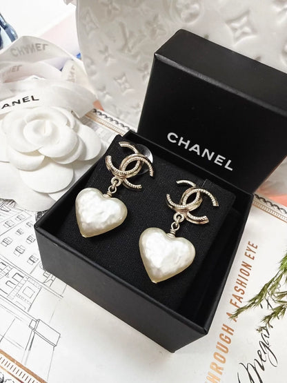 Chanel 22C heart earrings with double C